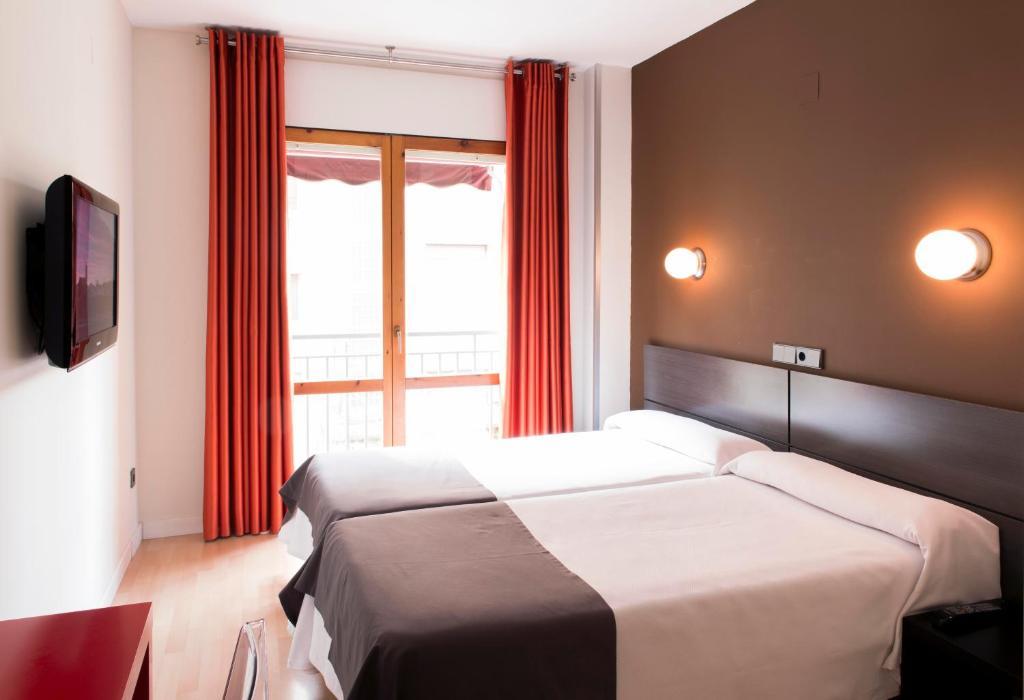 הואסקה Hospedium Hostal Un Punto Chic חדר תמונה