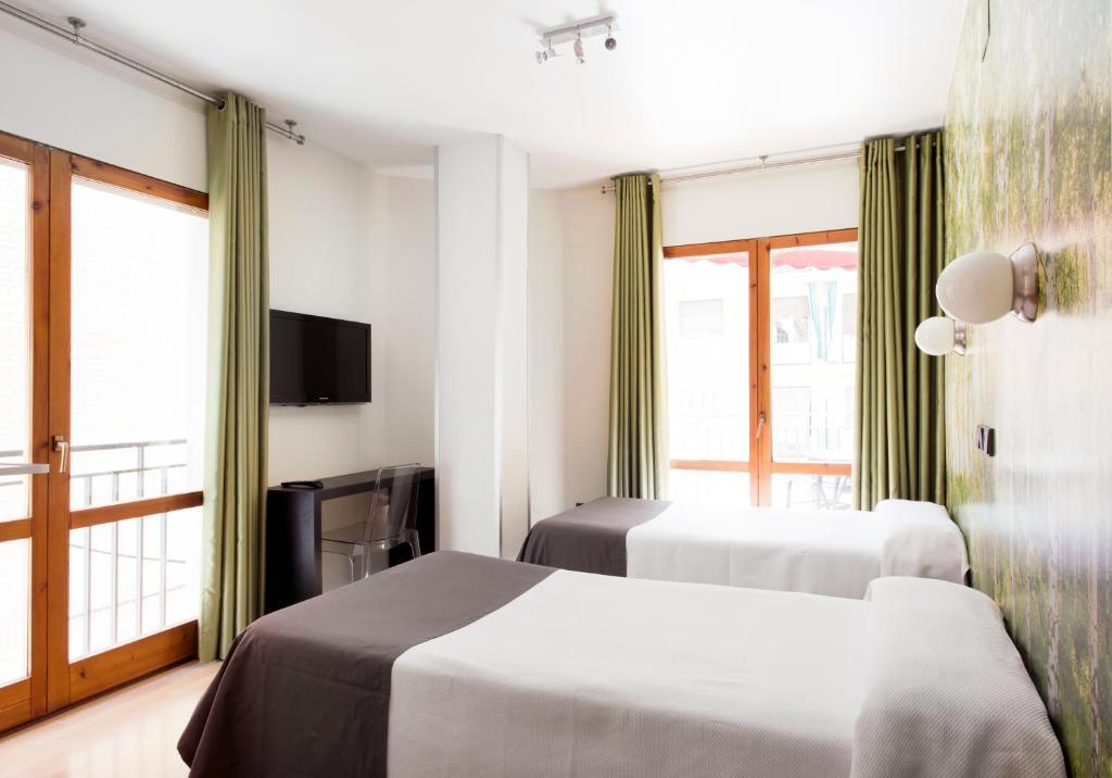הואסקה Hospedium Hostal Un Punto Chic מראה חיצוני תמונה